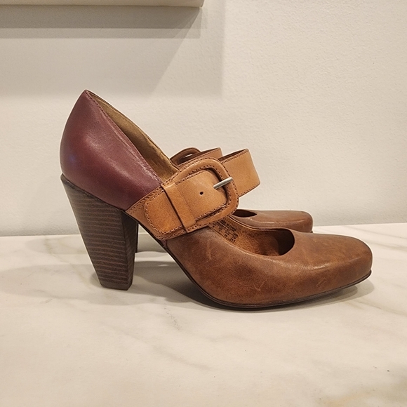 Fossil Shoes - Fossil, size 8 leather 3" beautiful high heel with strap sand unique heel shape.